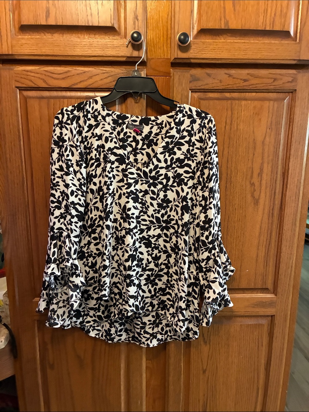Vince Camuto Black and White Floral Ruffle-Sleeve Blouse size S